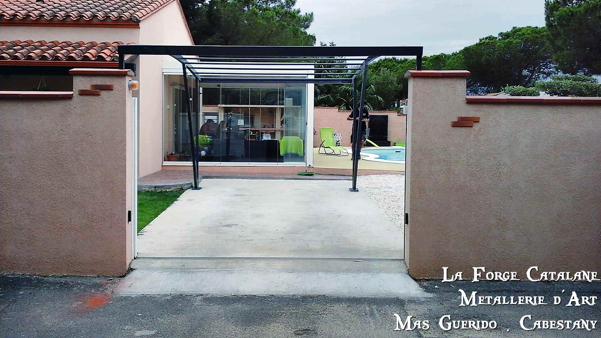 pergola moderne tube cintree fer Forge Catalane Cabestany.jpg